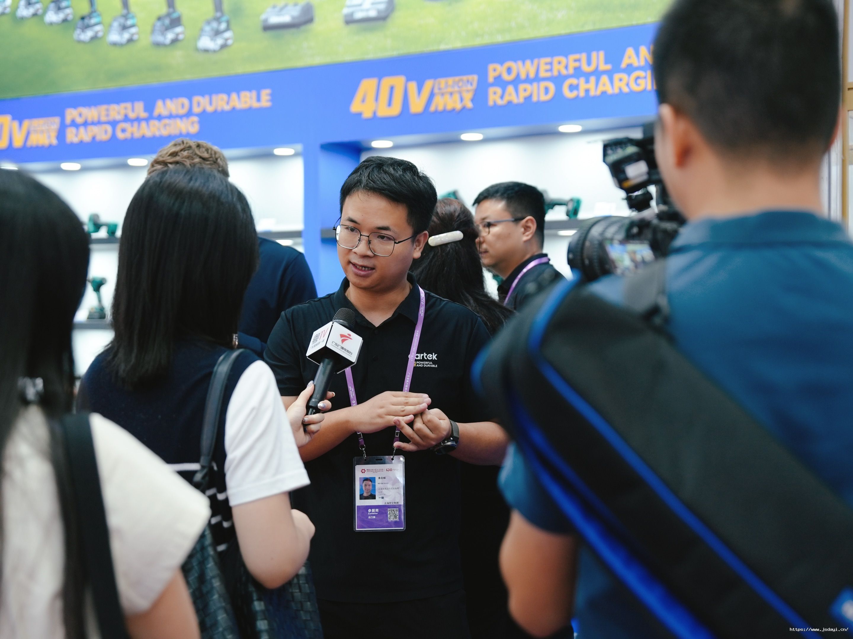 1761117975506835T4yE.jpg 广东电视台采访.jpg